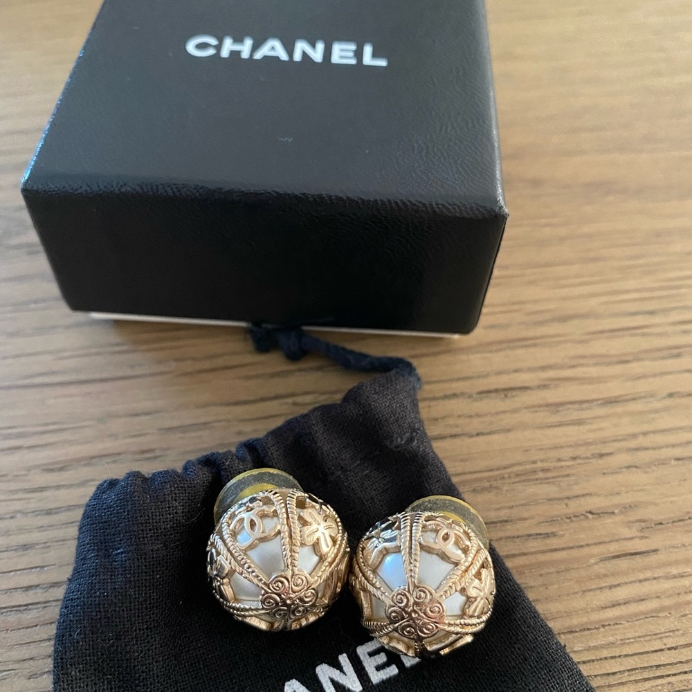 Gorgeous Chanel gold caged pearl stud earrings